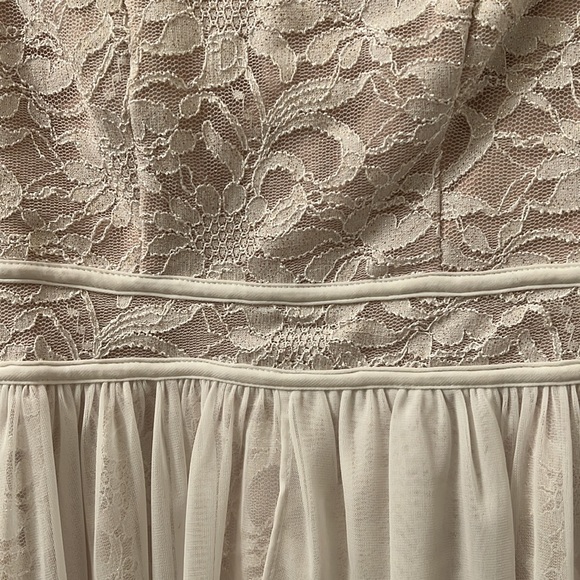 Morgan &  Co. - Off the Shoulder Lace & Chiffon Overlay Gown Junior's Size 5 - Picture 11 of 13